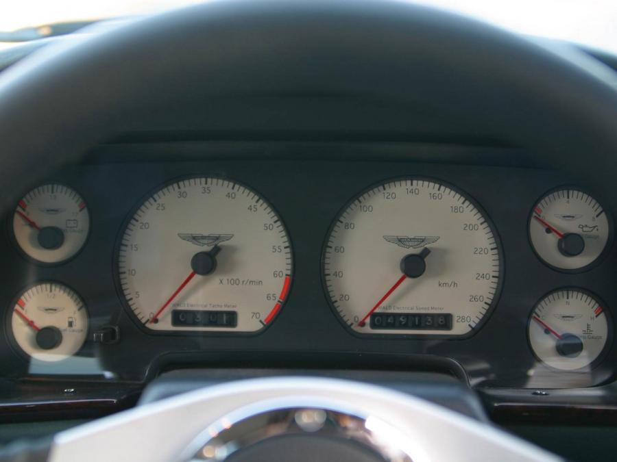 Панель приборов Aston Martin DB7 by Wald 1999 года  (фото 2 из 12)
